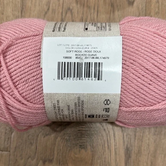 NWT Impeccable Yarn, 4.5 oz in Soft Rose by Loops & Threads - Pack of 5 - Picture 4 of 10